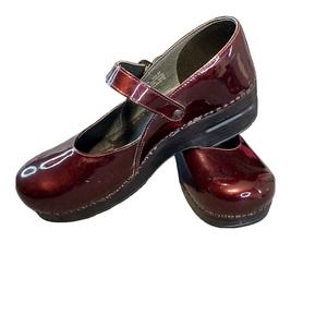 Dansko Professional Red Patent Leather Slip-On Mary Jane Clogs Womens Size 41